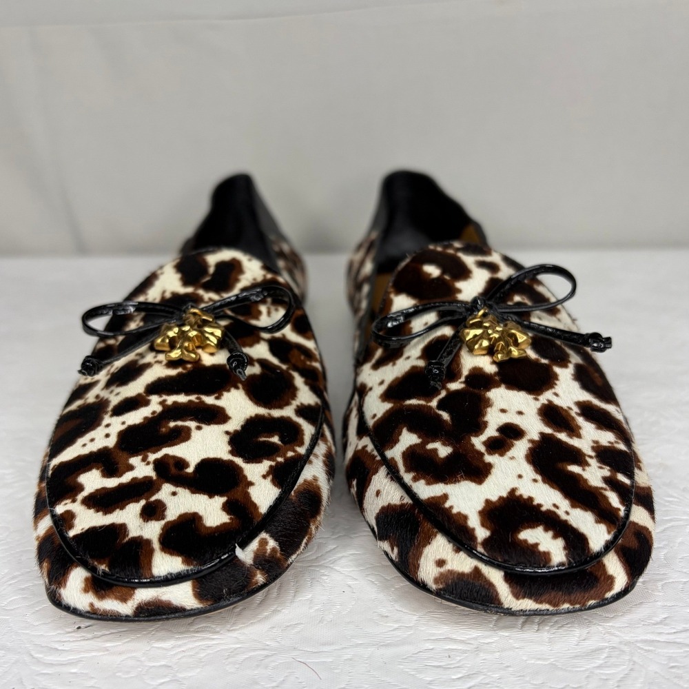 Tory Burch Charm Leopard Calf Hair Loafers Black Leather Trim Logo Bow Flats 8M‎ - Picture 2 of 10